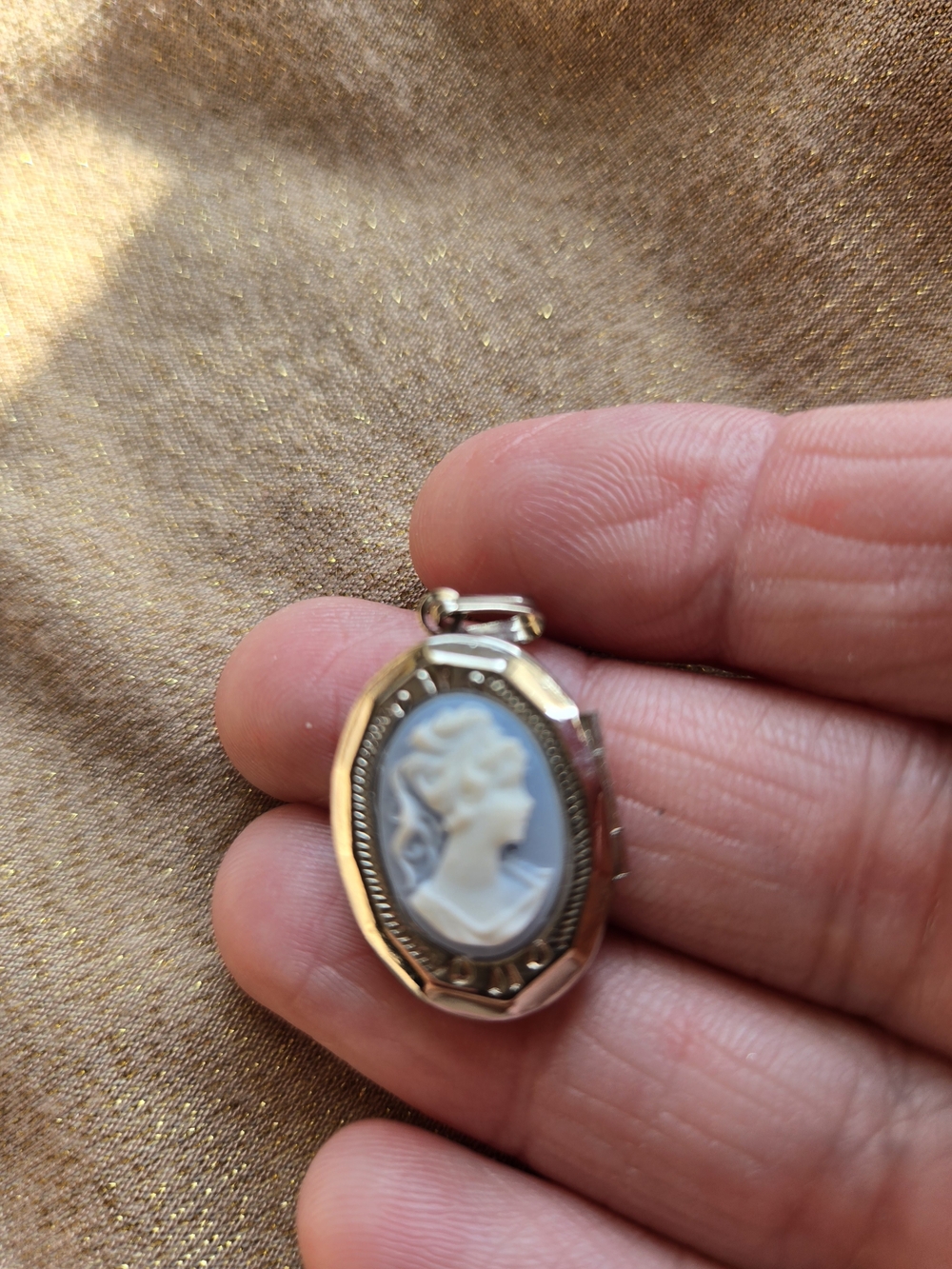 Vintage Blue Cameo Locket Pendant - Unbranded - Picture 5 of 8